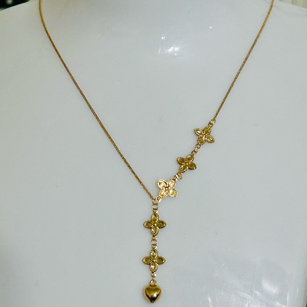 SOLD 18K Gold Clover & Heart Adjustable Necklace 🌸❤️ (16”–18”)